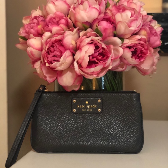 kate spade Handbags - Kate Spade Dark Gray Wristlet